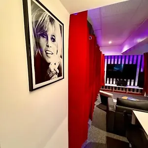 https://appartement-cinma-montmartre-oscar.fr-paris.fr